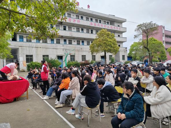 县红十字会：应急救护知识普及培训进校园
