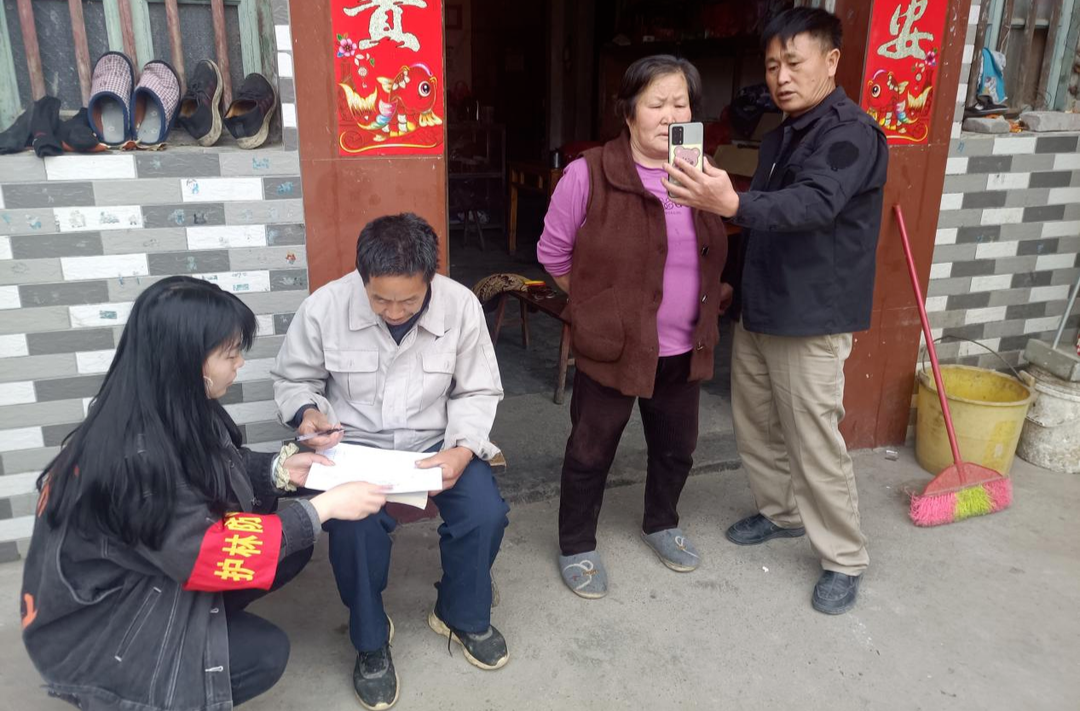 桂阳县塘市镇：“上门”认证 让社保服务更有“温度”