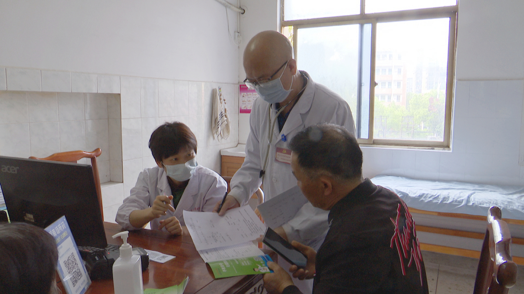 县中医医院开展周末专家、科主任坐诊活动