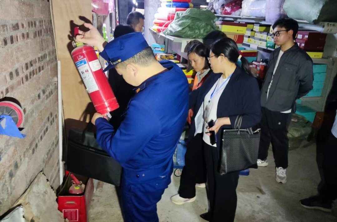 打好“发展六仗” | 我县开展消防安全专项整治工作专项督导