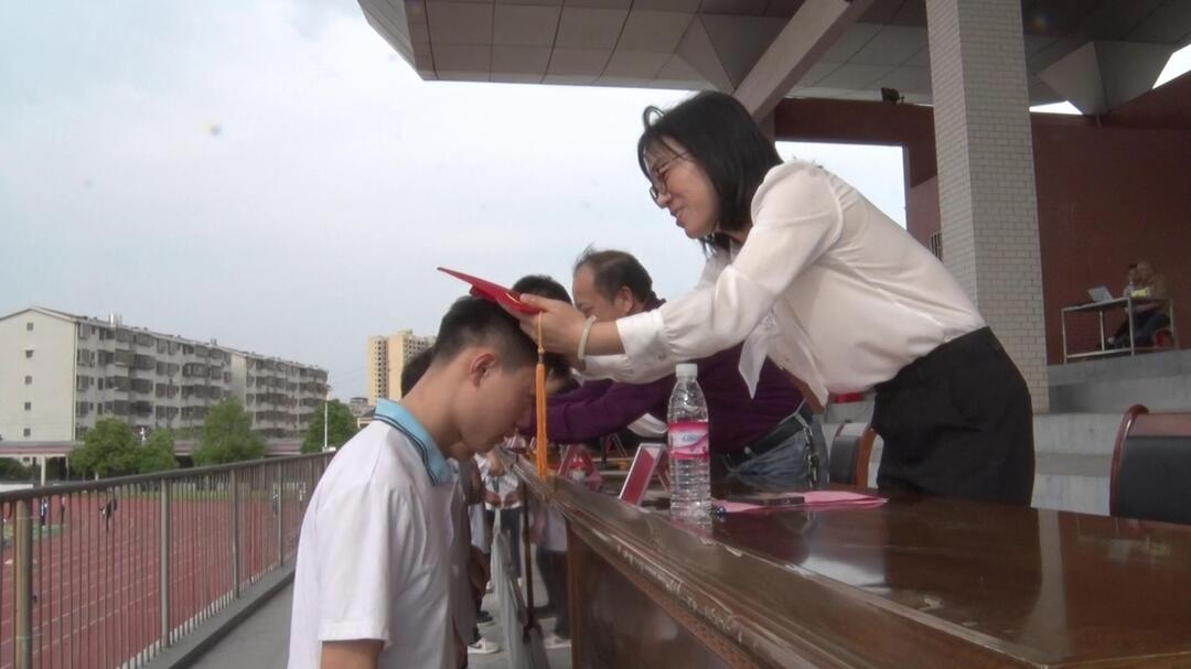 桂阳一中举行“不忘初心·闪耀青春”成人礼活动