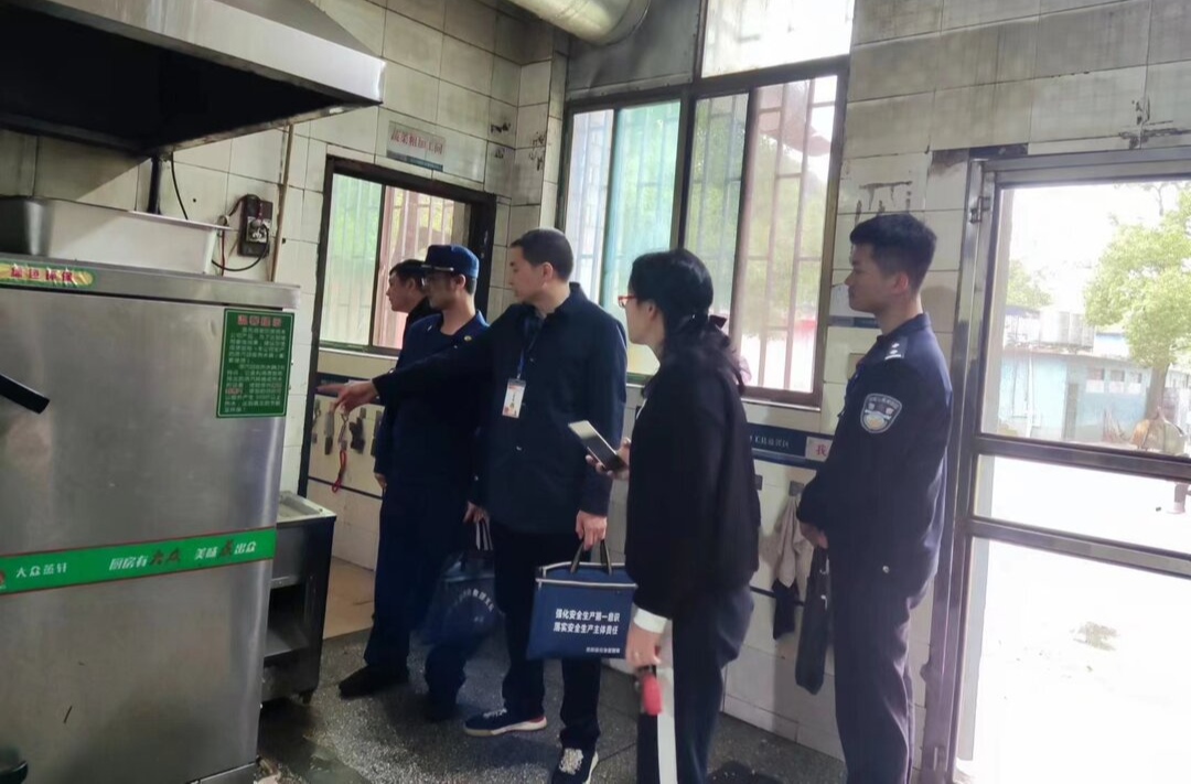 我县持续开展“九小”场所消防安全隐患排查整治工作