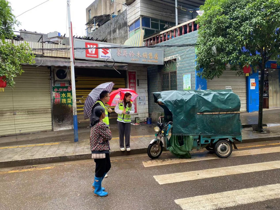 浩塘镇：人大代表积极参与文明交通劝导 传递“文明接力棒”