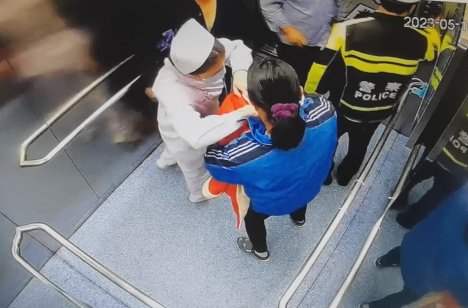 新时代文明实践在桂阳 | 两斤多早产儿病情危急  警医护航开辟生命通道