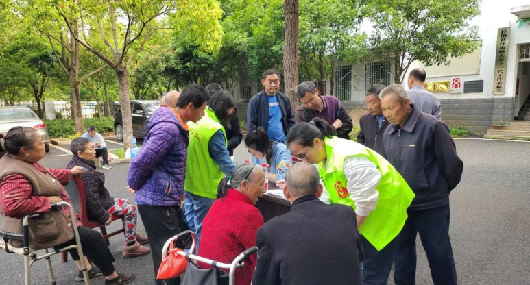 洋市镇：下乡办理残疾证 贴心服务暖人心