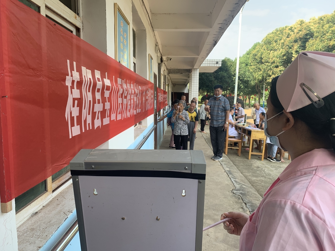 宝山医院：开展“全国爱眼日”义诊活动