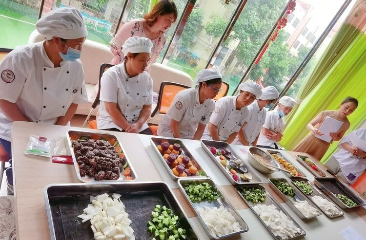 展我厨艺风采 众享美味时光——桂阳县士杰幼儿园举行2023年上期厨艺技能比赛