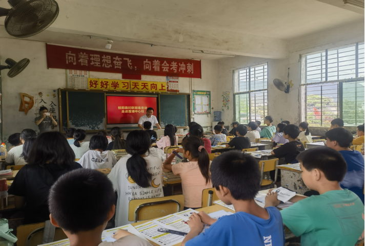 县妇联开展禁毒知识讲座暨普法宣传活动