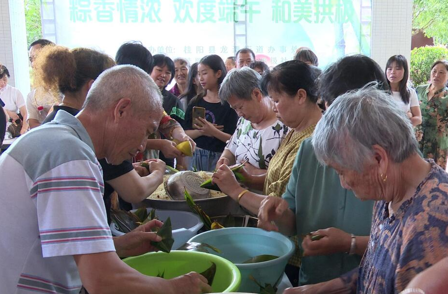 我们的节日·端午 | 龙潭街道开展“粽香情浓·欢度端午·和美拱极”包粽子活动