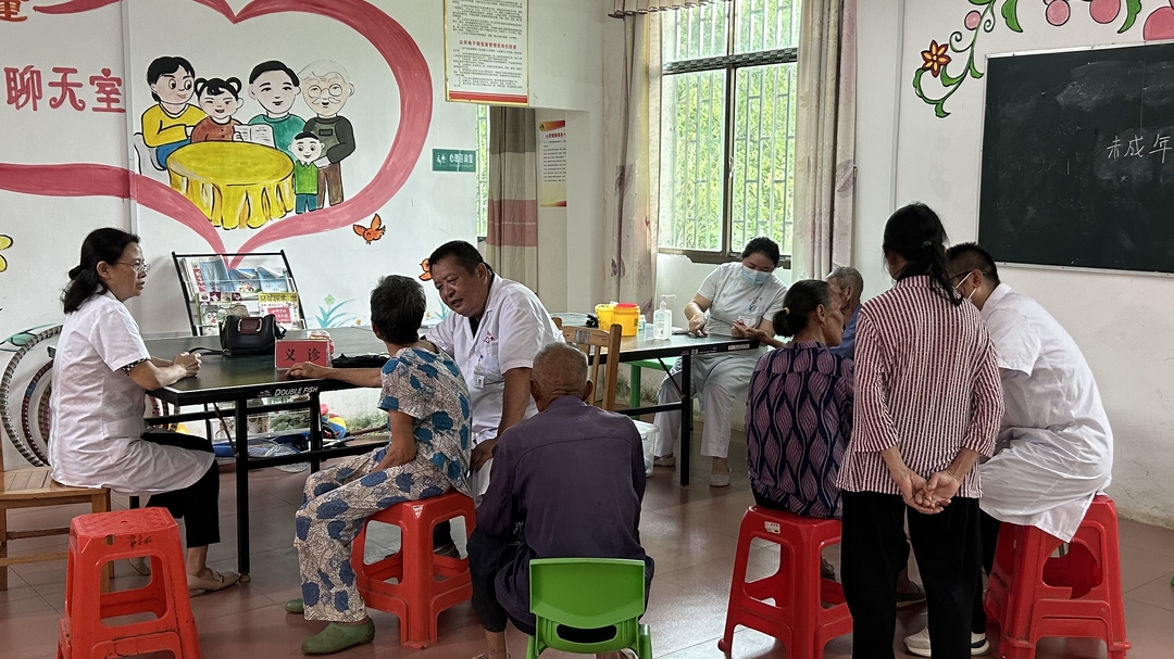 志愿公益行·关怀下基层  | 我县爱心企业、社会组织携手开展公益活动