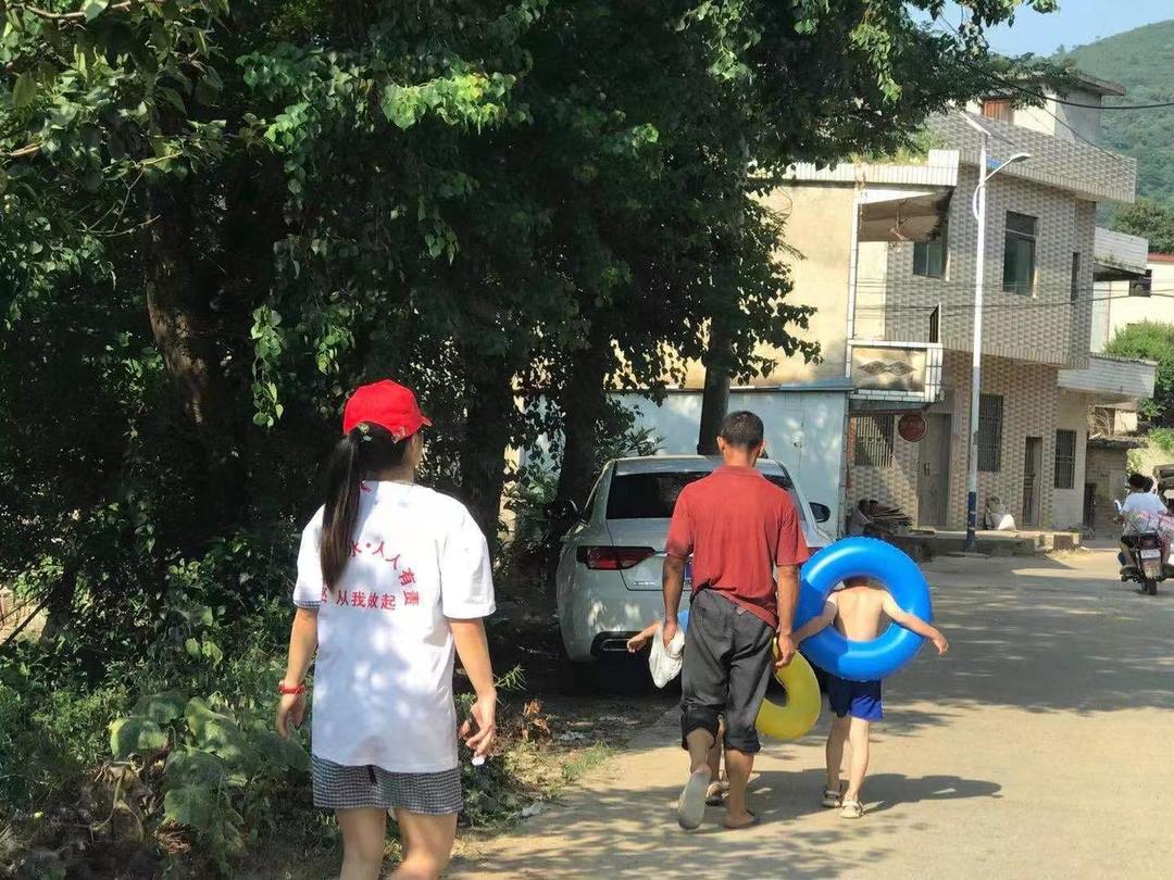 欧阳海镇：人大代表齐助力 筑牢防溺水安全堤