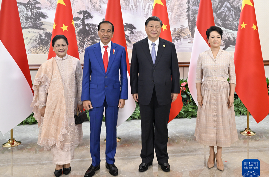 习近平会见印度尼西亚总统佐科
