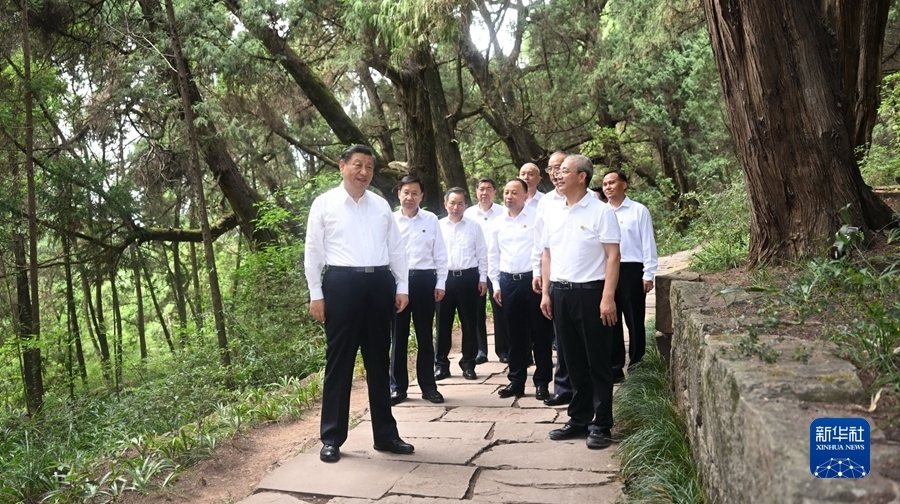 习近平在四川考察 返京途中在陕西汉中考察