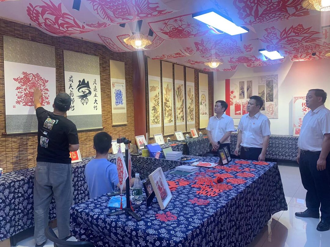 巫初华、李志强调研督导我县夜间城市运行安全工作 | 全力做好城市夜间安全稳定工作  营造平安和谐的社会环境