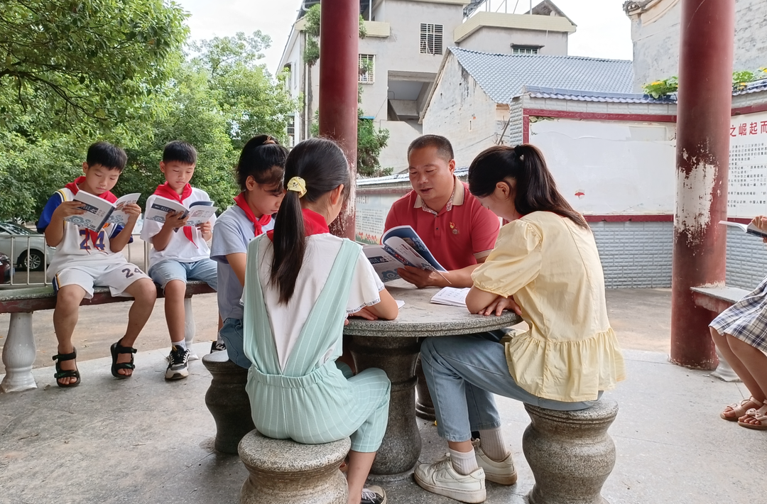 好人之城 | “桂阳好人”邓海斌：用国学经典陶冶师生情操
