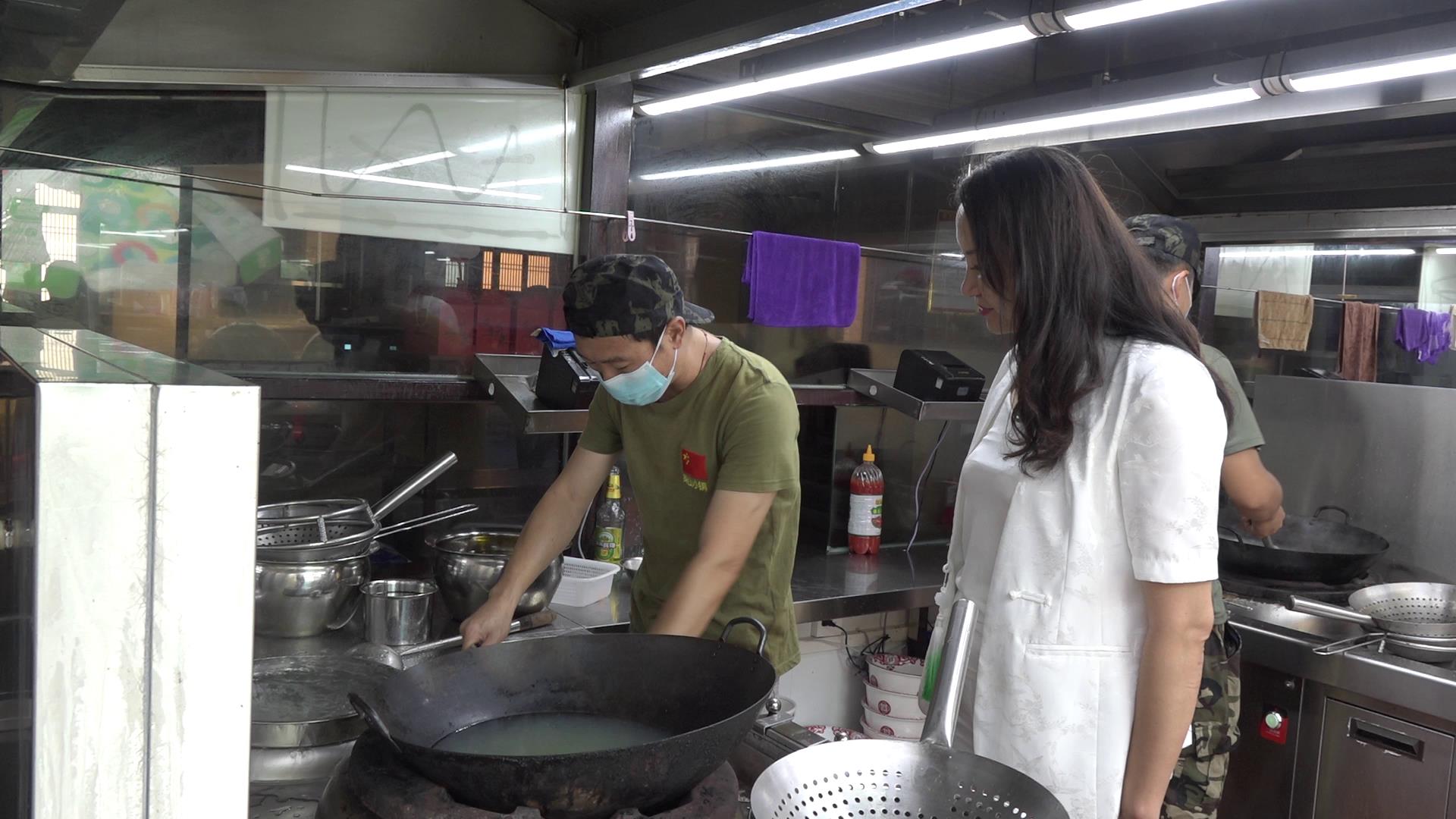 人大代表风采  | 何海清：在“烟火气”里练内功 用实际行动回馈社会