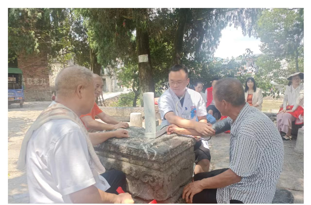 夯实健康基础  同心同圆谋发展