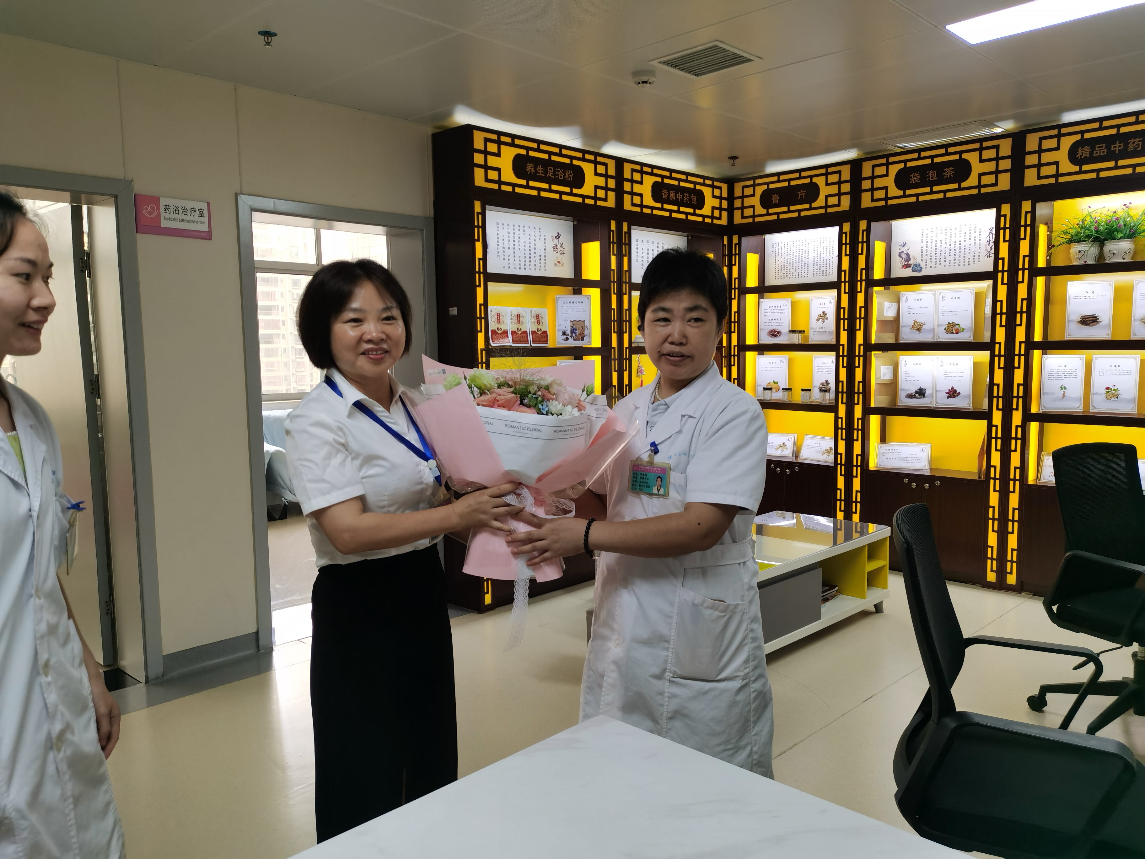 庆祝中国医师节 | 县妇幼保健院开展“中国医师节”系列活动