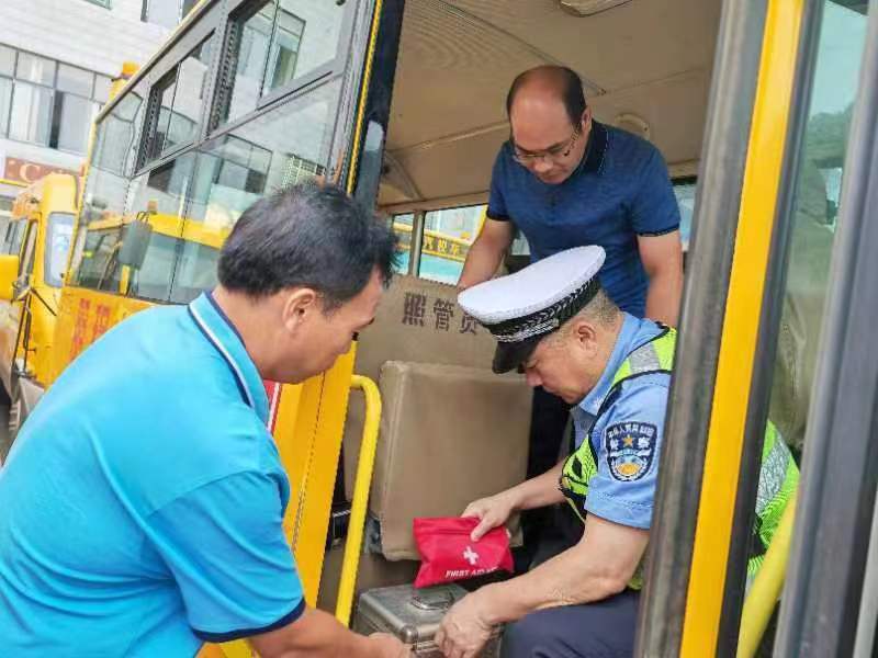 迎开学！校车安全“大体检” 拧紧出行“安全阀”