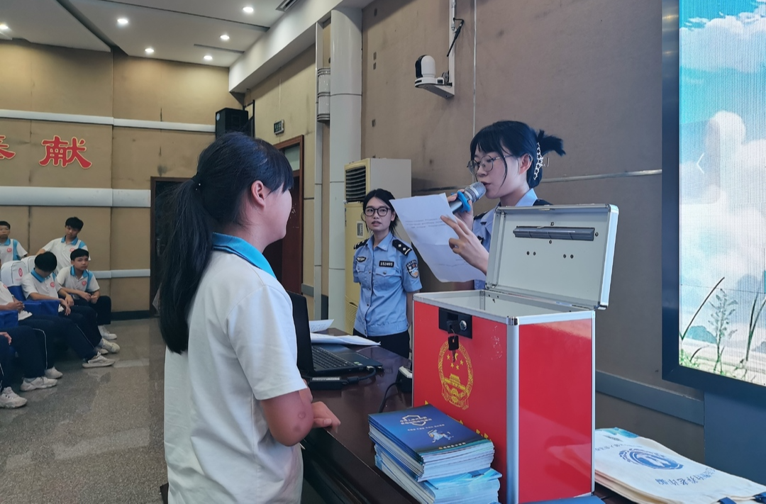 开学第一课 | 情景模拟学“反诈” 全民“免疫”护国安