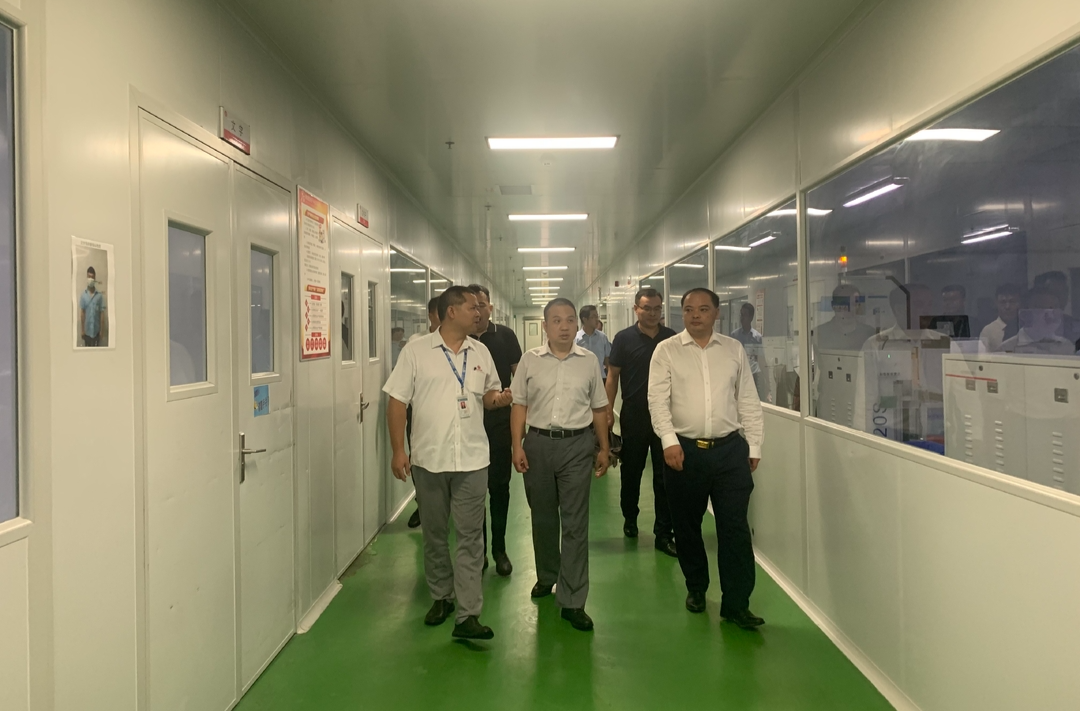 国家发改委来我县调研城镇化工作