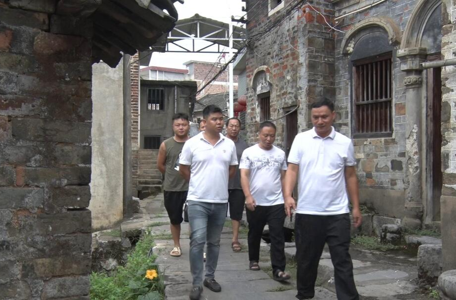 打好“发展六仗” |  浩塘镇朱美村：热心村民自筹资金建家乡