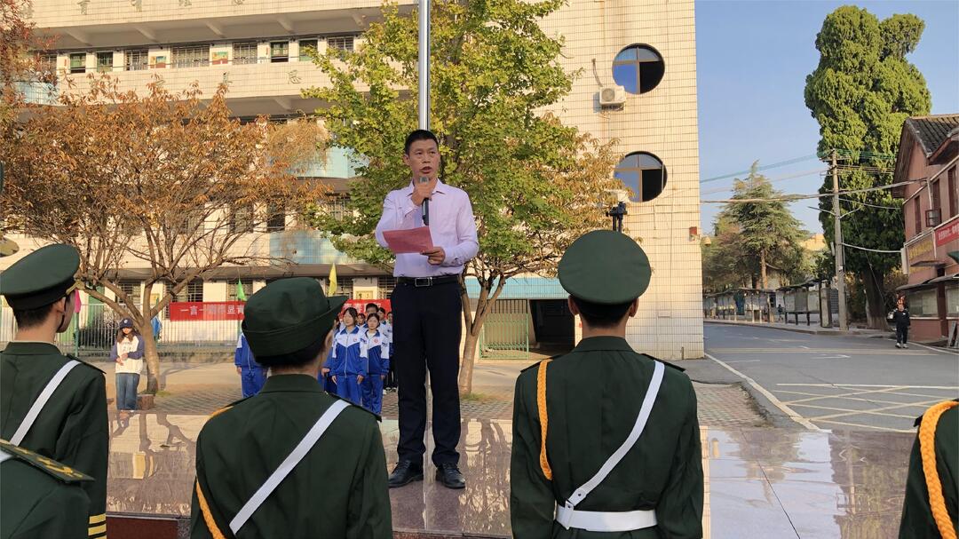 “十佳教师”张目：咬定青山、加压奋进、带领师生创造新辉煌