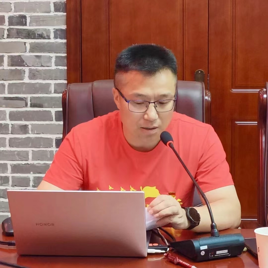 十佳教师尹爱明：教书育人多面手  干一行 爱一行 专一行