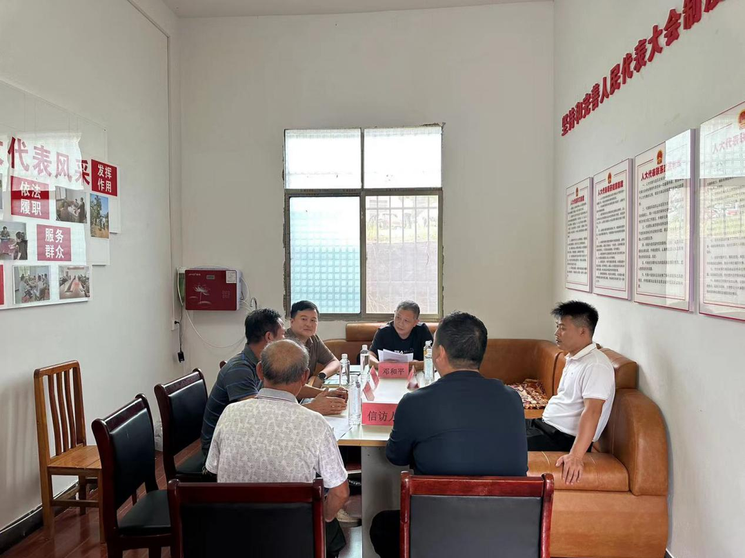 县领导到雷坪镇开展下访活动