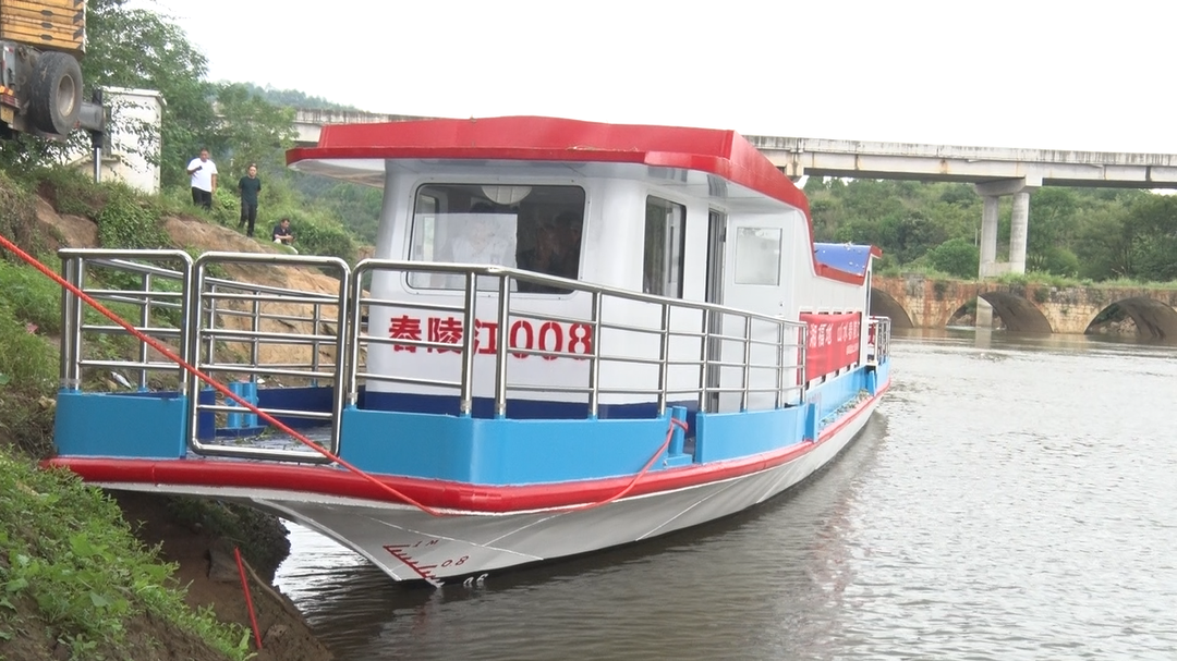 舂陵江湿地公园旅游区新客船下水试航