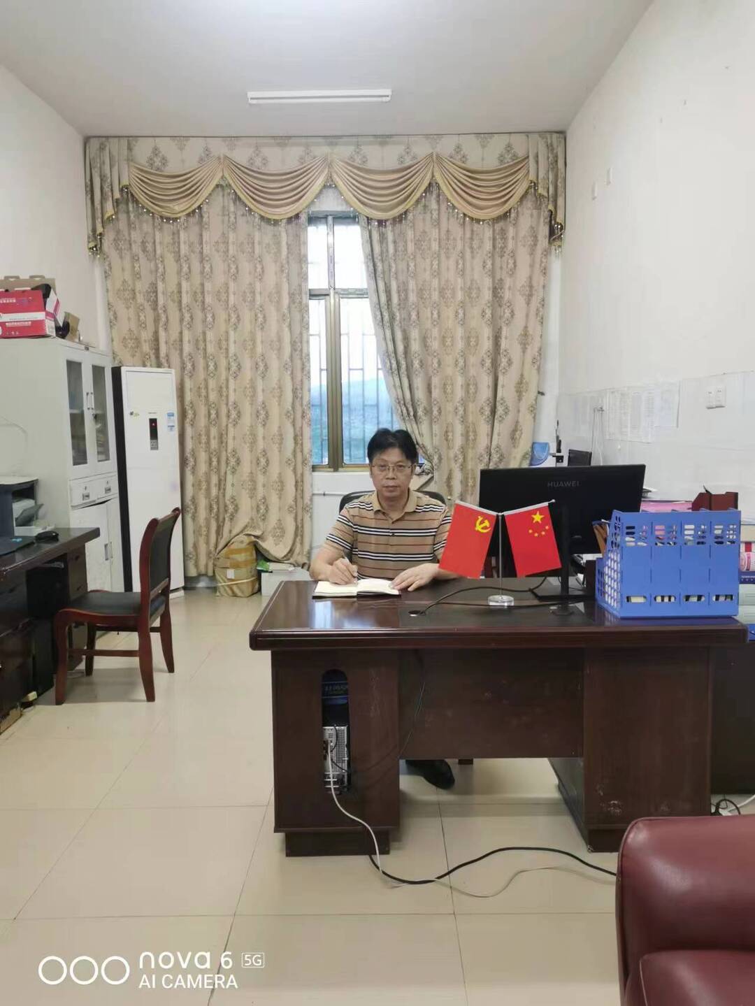 “优秀教育工作者”邓雄杰