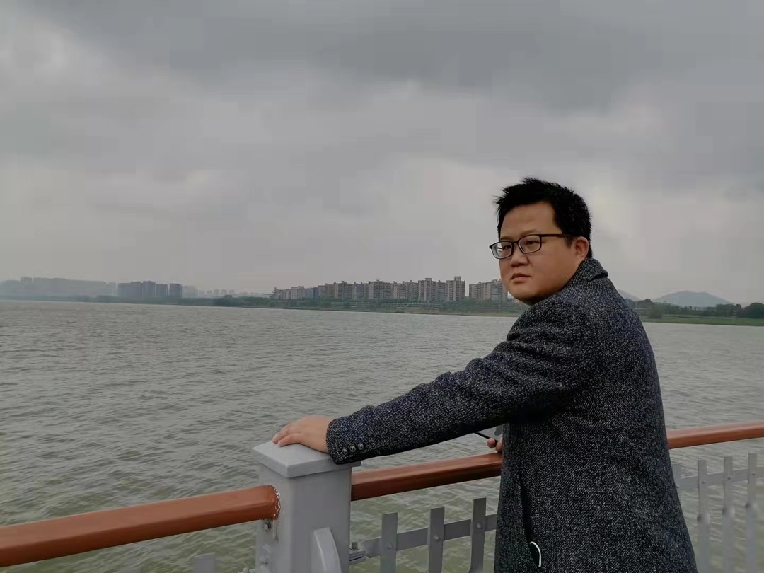 “师德标兵”刘勇兵：爱岗敬业无怨悔  淡泊名利不图虚