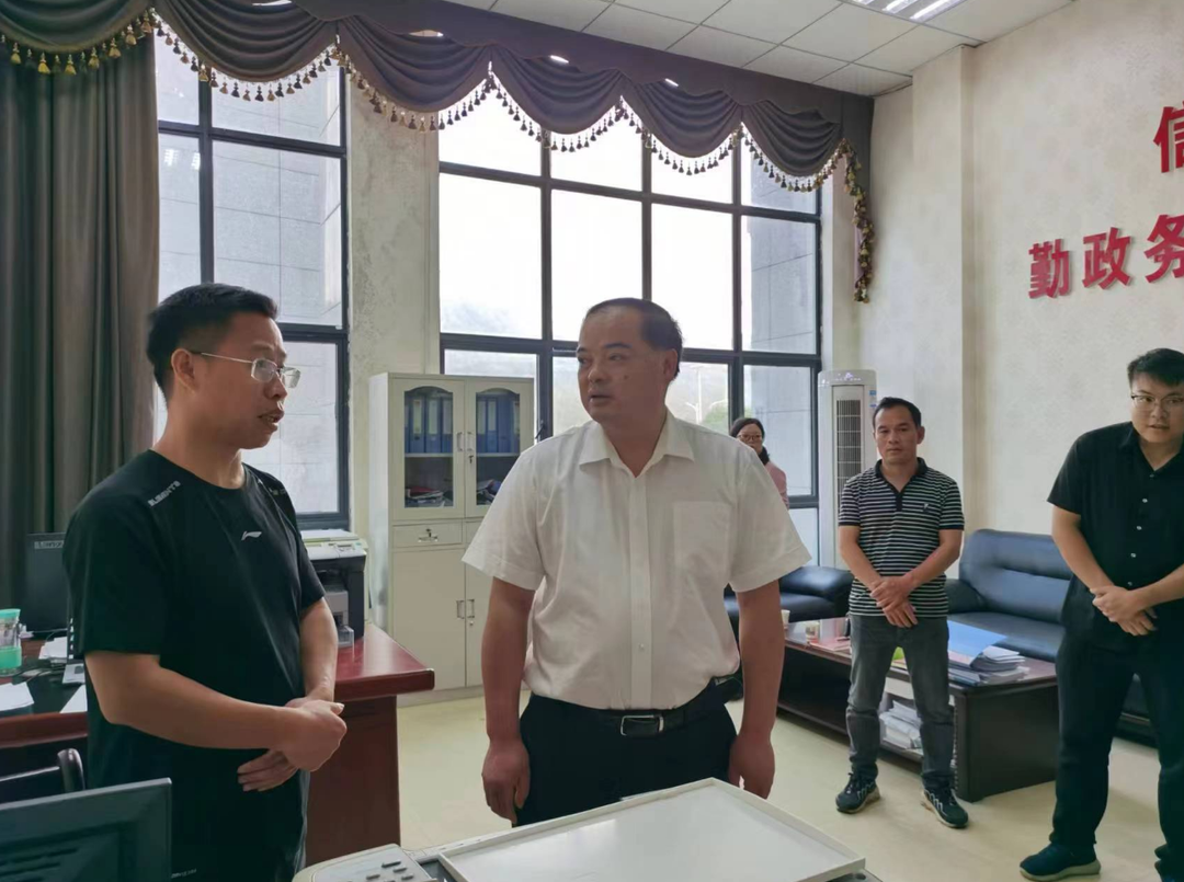 李志强慰问一线值班人员并督导检查中秋国庆假期值班值守、安全生产等工作 坚守岗位抓实抓细重点工作 全力以赴守护好万家灯火