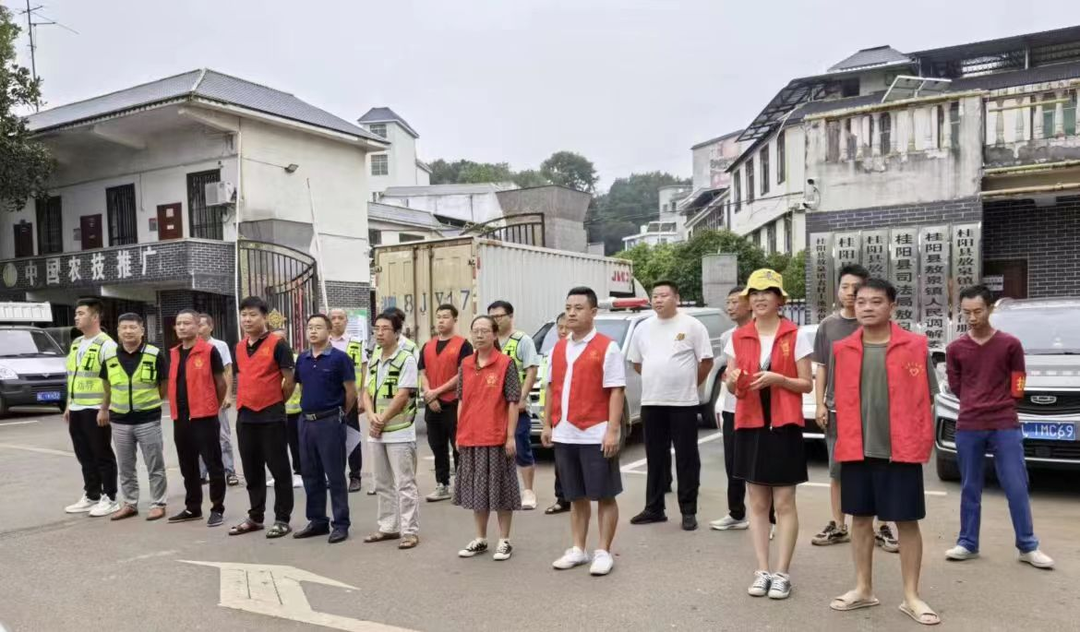 敖泉镇：国庆假期不停歇 坚守岗位保平安