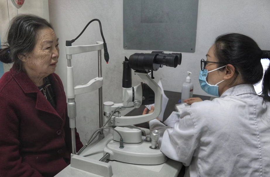 打好“发展六仗”  |  “复明10号”免费白内障手术 让近千人重见光明
