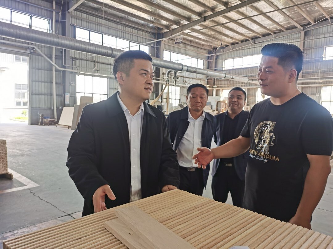 走基层 找问题 想办法 促发展 | 巫初华调研家居智造产业园工作  坚定信心决心 打造现代家居智造产业集群