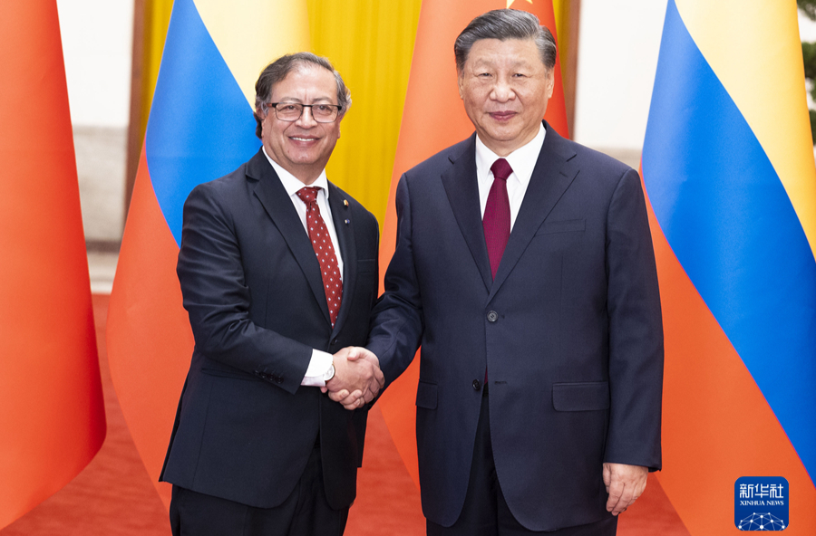 习近平同哥伦比亚总统佩特罗会谈