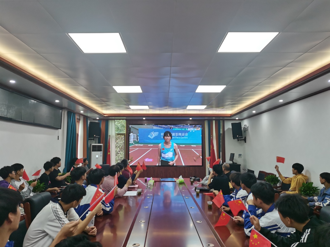 冠军之城 | 史逸婷亚残运会百米决赛再夺冠