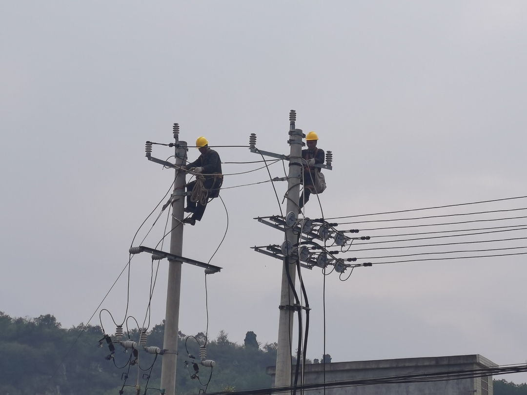 县供电公司开展流敖线10千伏集中检修誓师大会