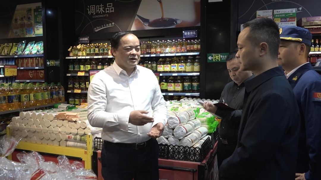 走基层 找问题 想办法 促发展 | 李志强调研督导消防安全、食品安全等工作