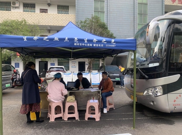 立冬至天渐寒，献热血暖人心  ——浩塘镇组织干部群众集中献血