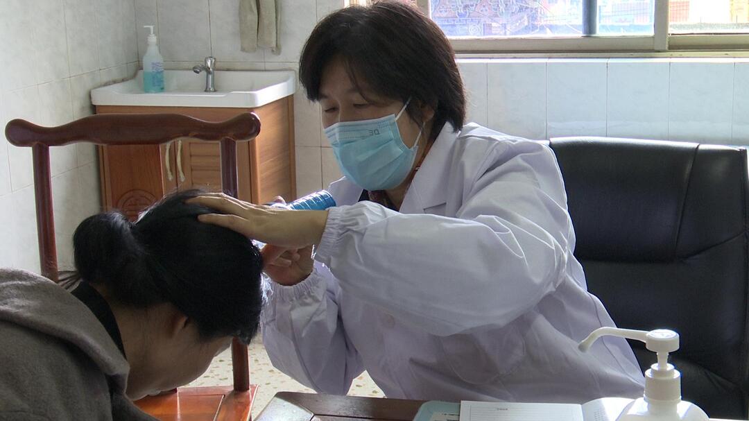 湘雅二医院专家来县中医医院开展义诊活动