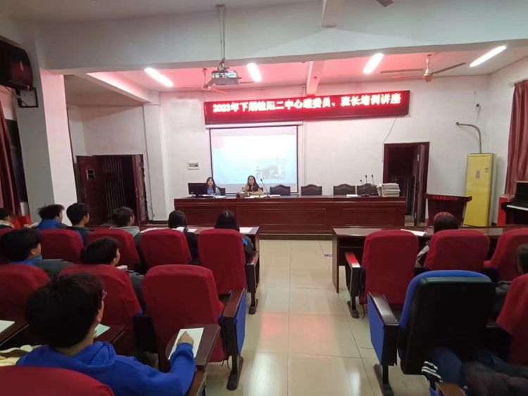 “同心 同行 同成长” 桂阳二中举行心理委员、班长培训讲座