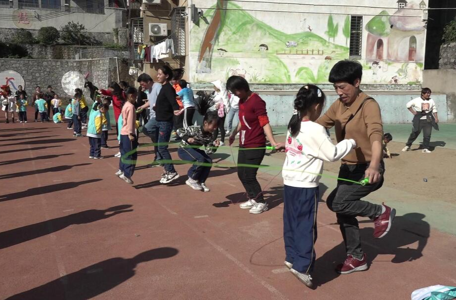 县芙蓉教育集团举行第三届体育节