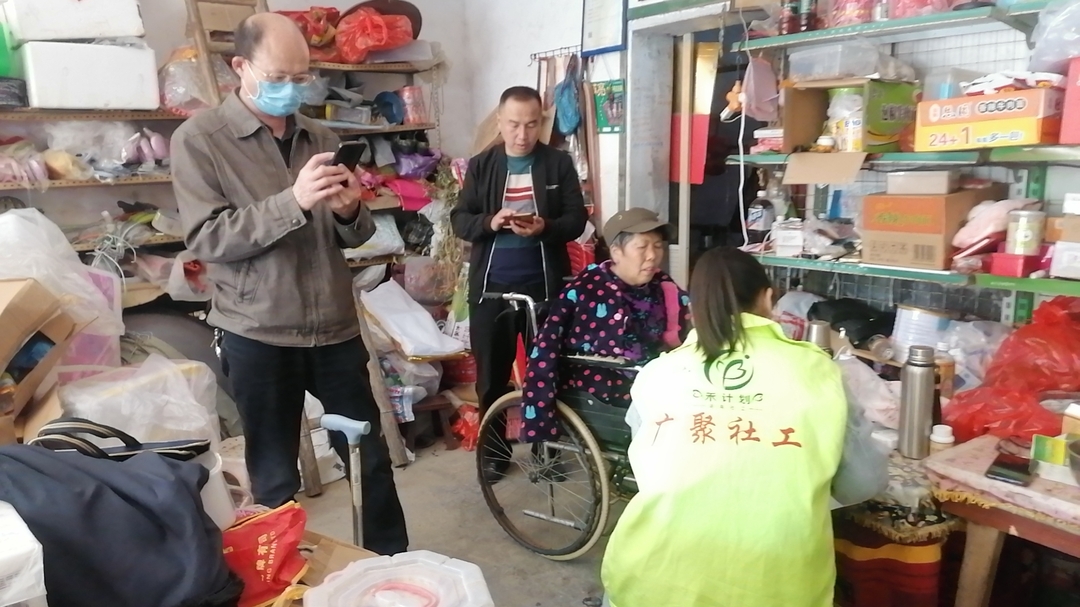 国际残疾人日：县残联开展便民评残办证服务