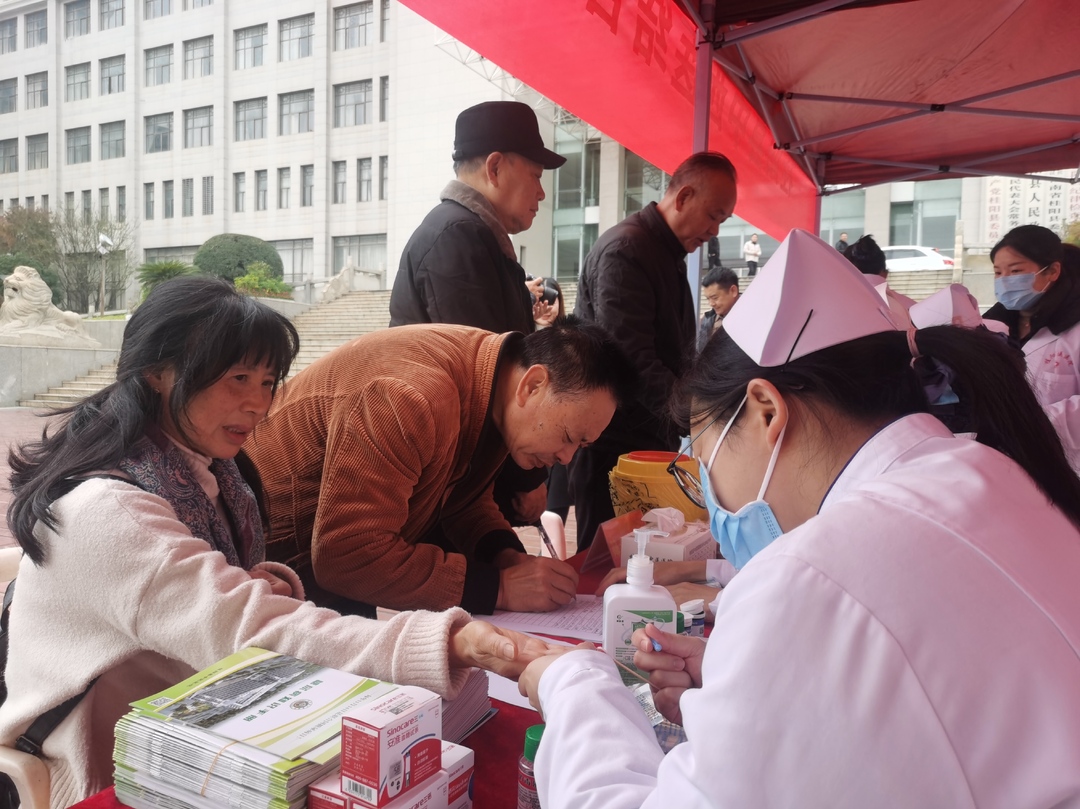 我为群众办实事  | 我县持续开展中西医结合防稳治糖尿病及其并发症免费筛查义诊活动