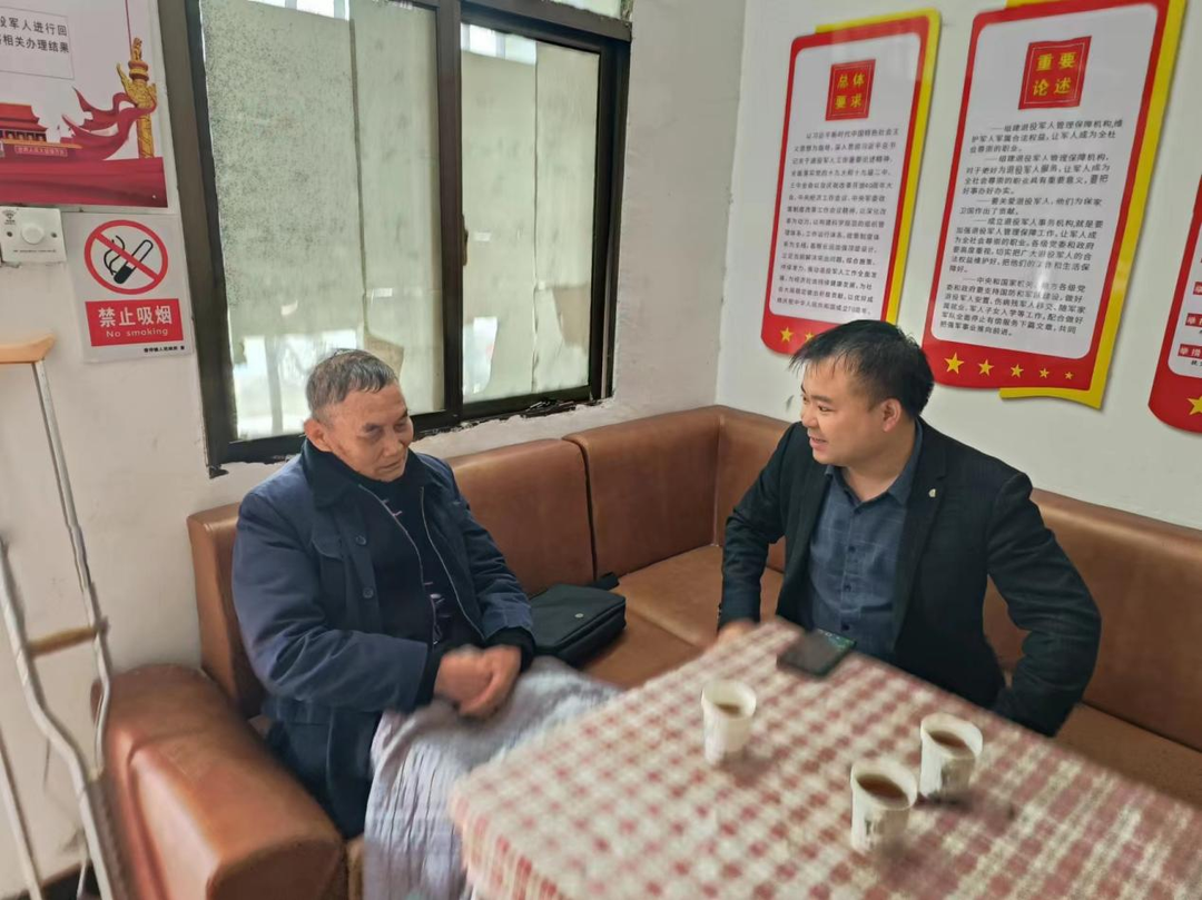 热情接待  倾听心声——雷坪镇接访信访群众