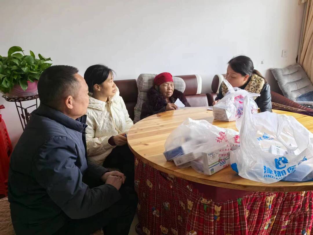 打好“发展六仗” | 医保政策惠民生  群众看病有“医靠”