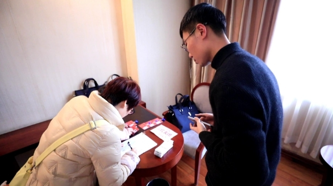 【聚焦两会】人大代表报到：携民意 传民声 共赴盛会话发展