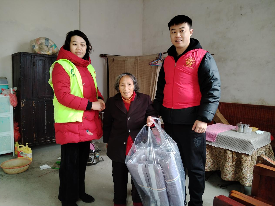 白水瑶族乡：寒冬暖心关怀送到家